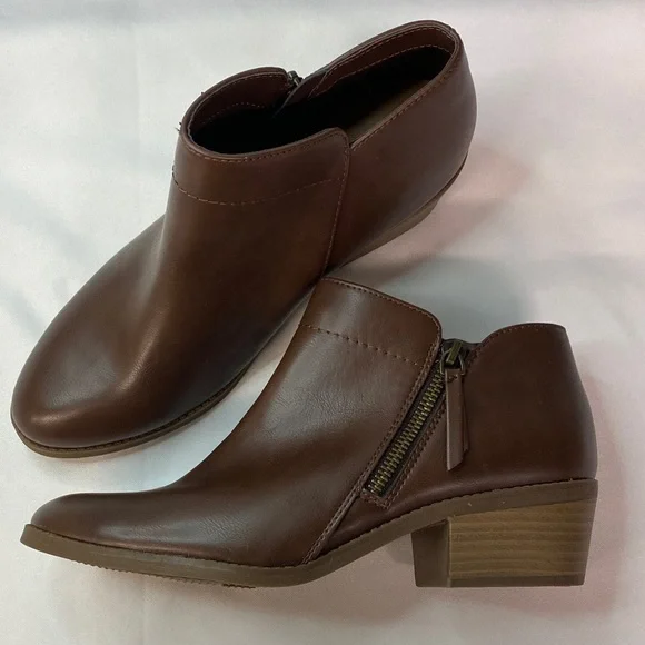 Time and Tru Brown Ankle Booties with Zipper - Picture 1 of 9